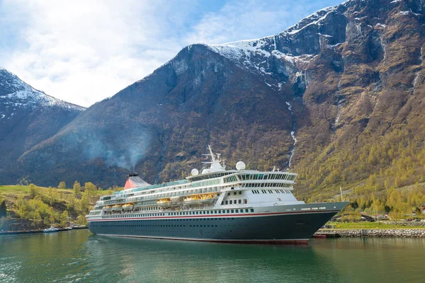 Kryssningsfartyg i Norge — Stockfoto