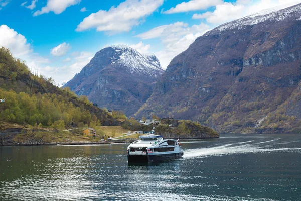 Promem statku w Norwegii — Zdjęcie stockowe