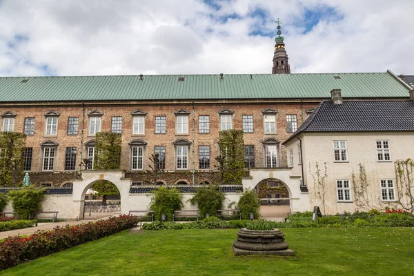 Christiansborgs slott i Köpenhamn — Stockfoto