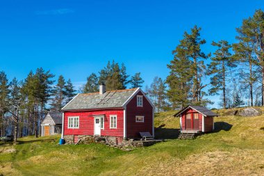Norveç'te kırmızı çiftlik evleri