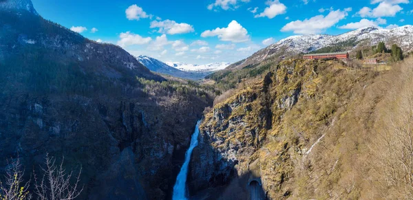 Vackert vattenfall i Norge — Stockfoto