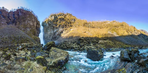 Vackert vattenfall i Norge — Stockfoto