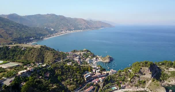 Stränderna i staden Taormina på Sicilien — Stockvideo