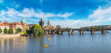 Prag 'daki Charles Köprüsü