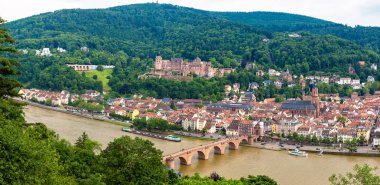 nehir ile güzel Heidelberg 