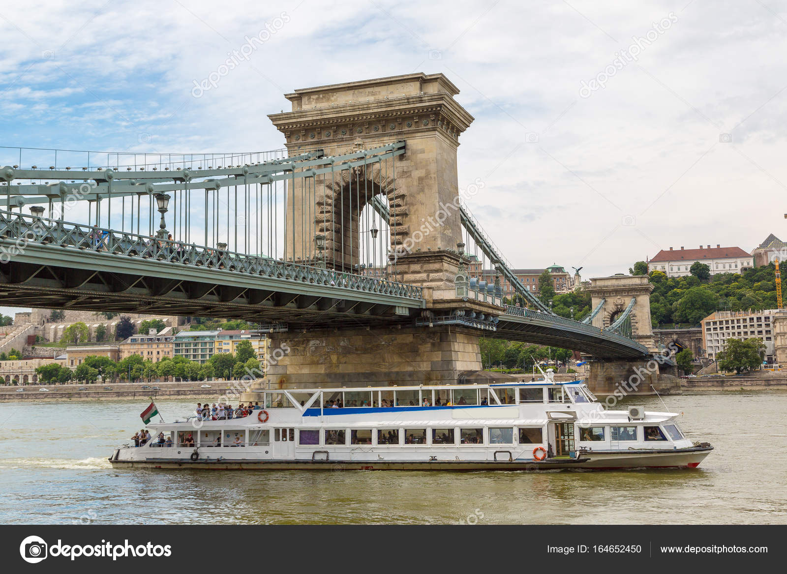 Szechenyi Kettingbrug in Boedapest — Stockfoto © bloodua ...