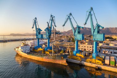 Bağlantı noktası kargo Vinçler, Palermo