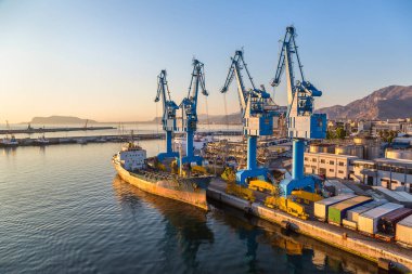 Bağlantı noktası kargo Vinçler, Palermo