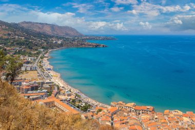 Sicilya Cefalu şehrin havadan görünümü