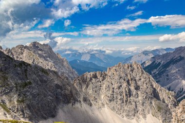 Yüksek dağ Alpleri'nde