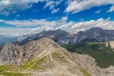Yüksek dağ Alpleri'nde