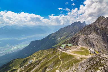 Yüksek dağ Alpleri'nde