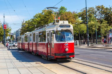 Viyana'da elektrikli tramvay