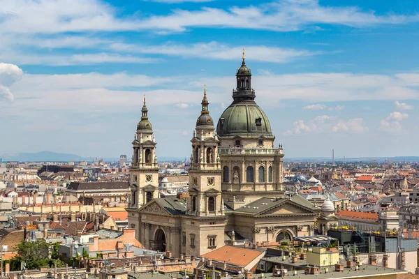 Boedapest en St. Stephen basiliek — Stockfoto