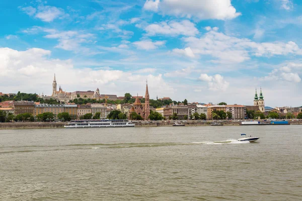 Budapest and river Danube — Stock Photo, Image
