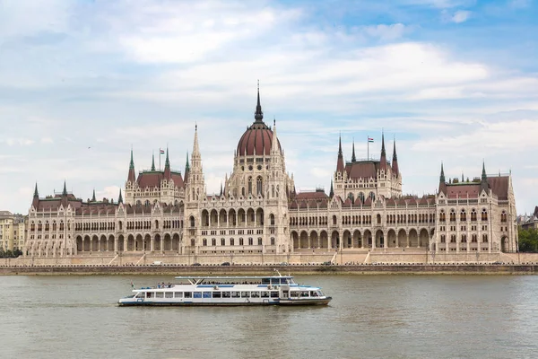 Parlamentsbyggnaden i Budapest — Stockfoto