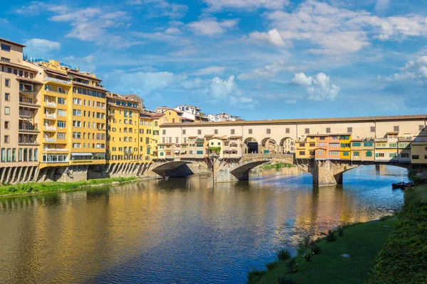 Floransa 'daki Ponte Vecchio köprüsü — Stok fotoğraf