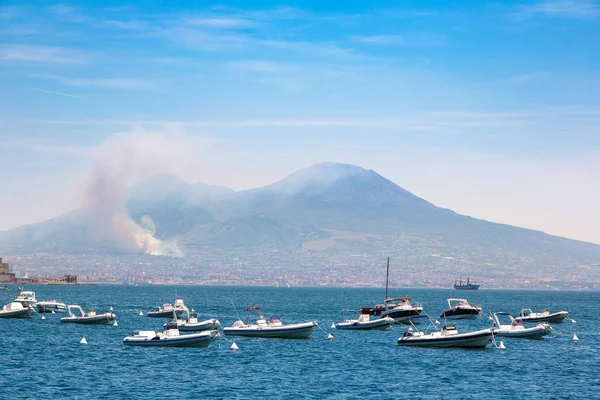 Napoli ve Vezüv Yanardağı — Stok fotoğraf