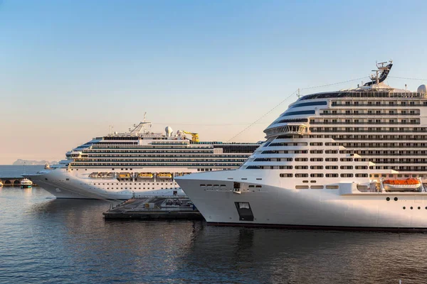 Big cruise ships in Napoli — Stock Photo, Image