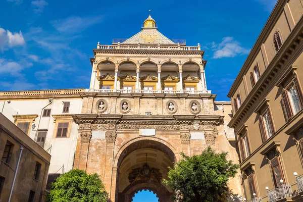 O portão de Porto Nuovo em Palermo — Fotografia de Stock
