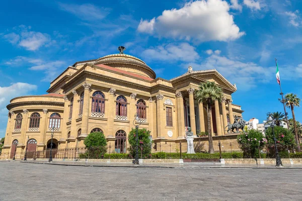 Massimo teatro em Palermo — Fotografia de Stock