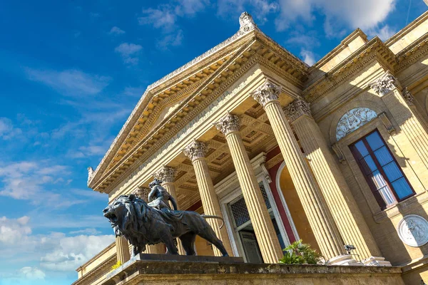 Massimo theatre in Palermo — 图库照片