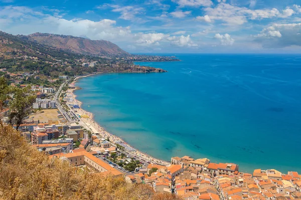 Vista aérea de la ciudad de Cefalú en Sicilia — Foto de Stock