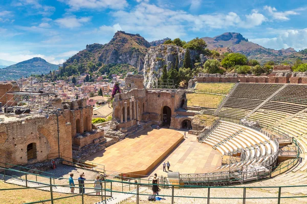 Antikes griechisches theater in taormina — Stockfoto