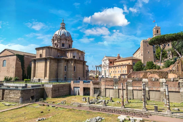 Reruntuhan kuno Forum di Roma — Stok Foto