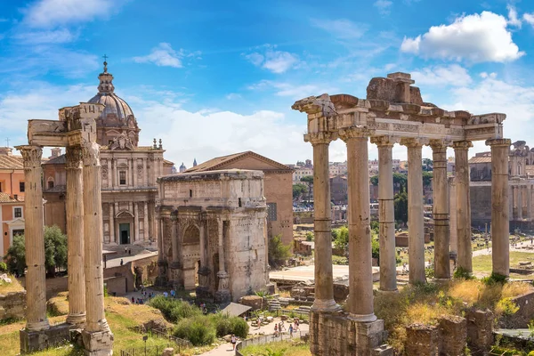 Antika ruiner av Forum i Rom — Stockfoto