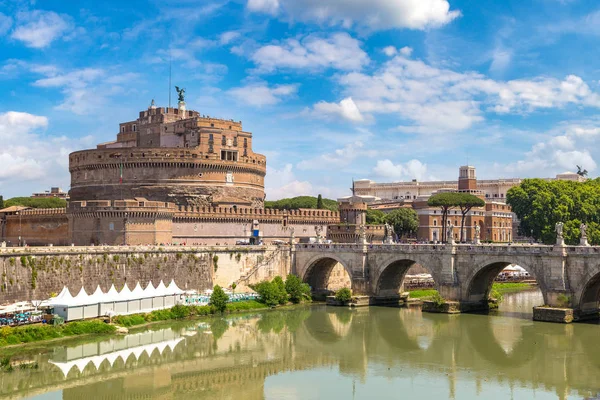 Замок Святого Ангела в Риме — стоковое фото