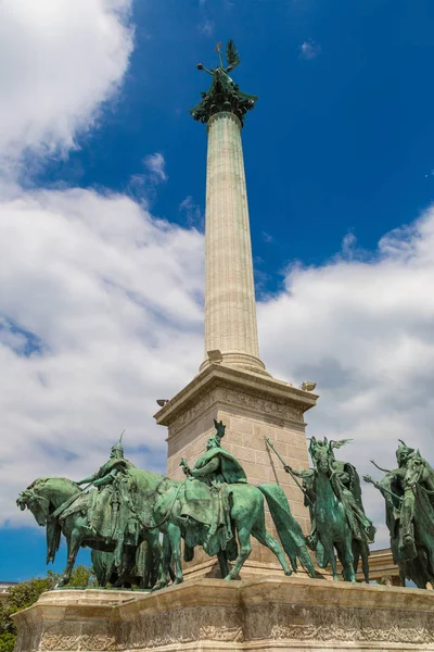ブダペストでのミレニアム記念碑 — ストック写真