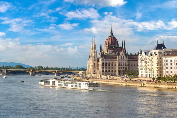 Parlamentsgebäude in Budapest — Stockfoto