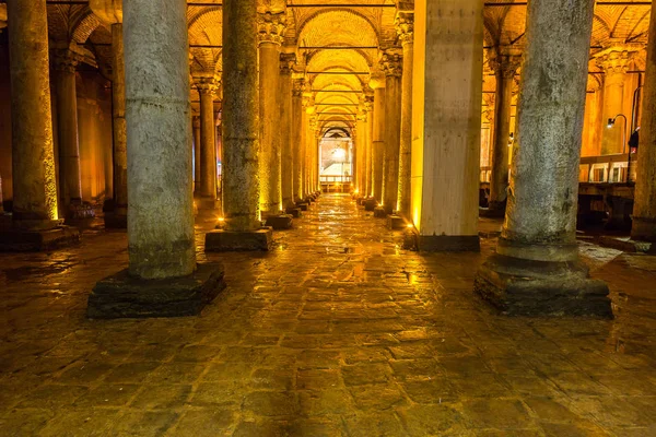 De basilica cisterne in istanbul — Stockfoto