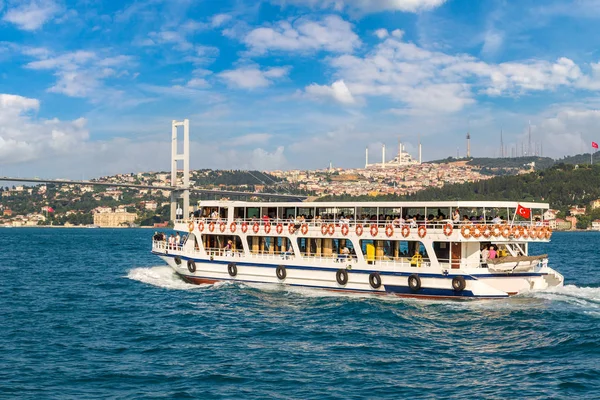 Passenger ship in Istanbul — Stock Photo, Image