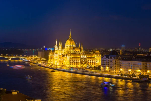 Gece Budapeşte panoramik manzaraya — Stok fotoğraf