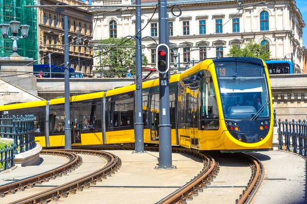 Budapeşte'de modern tramvay