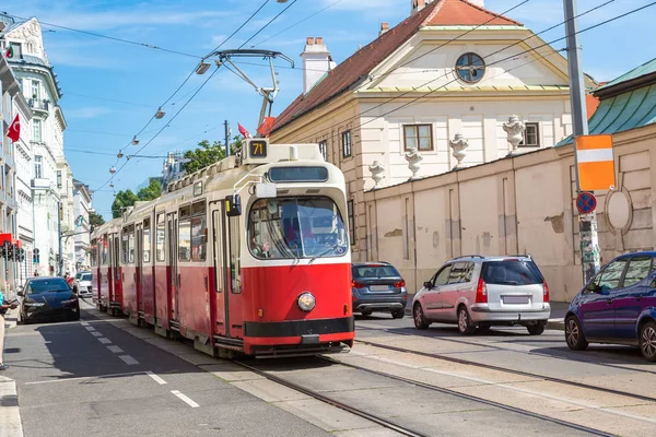 Elektrická tramvaj ve Vídni — Stock fotografie