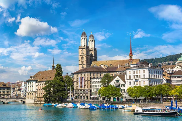 Iglesia de Grossmunster en Zurich — Foto de Stock