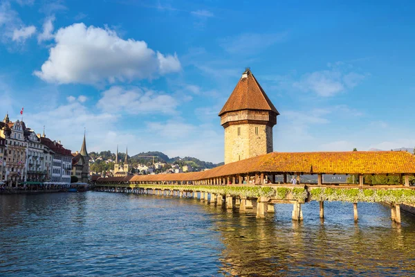Famoso ponte della Cappella a Lucerna — Foto Stock