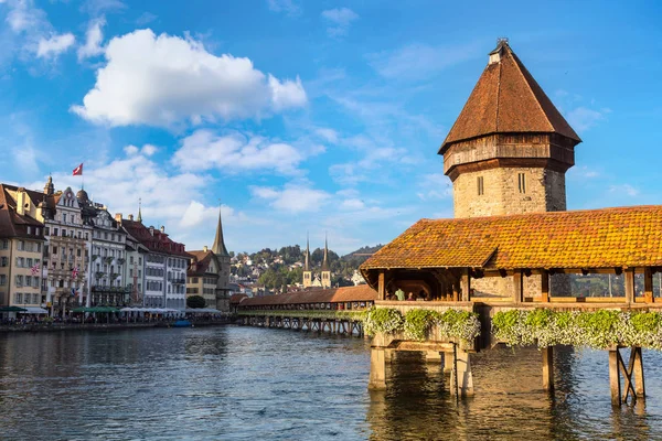 Famoso ponte della Cappella a Lucerna — Foto Stock