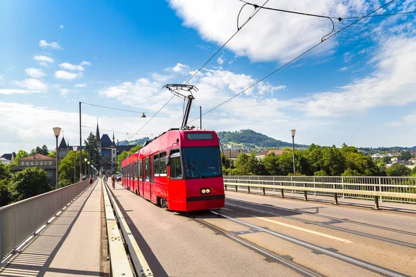 Moderní město tramvají v Bernu — Stock fotografie