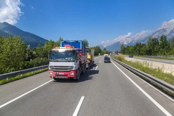 Camino del asfalto en Austria — Foto de Stock