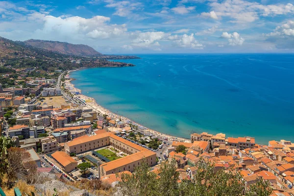 Flygfoto över Cefalu staden på Sicilien — Stockfoto