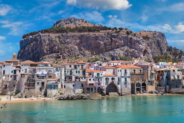 Spiaggia di sabbia a Cefalu in Sicilia — Foto Stock