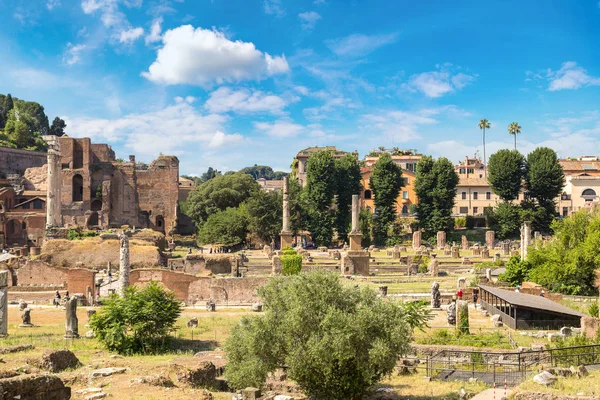 Oude ruïnes van Forum in Rome — Stockfoto