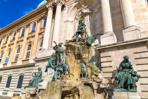 Matthias Fountain in Budapest — Stock Photo, Image
