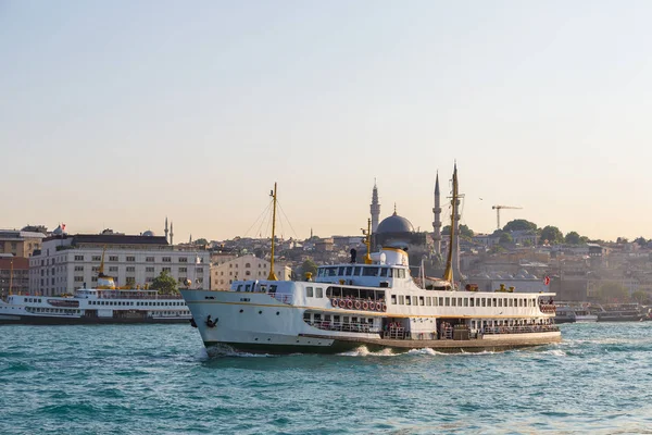 İstanbul 'da yolcu gemisi