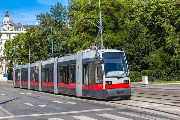Electric tram in Vienna — Stock Photo, Image