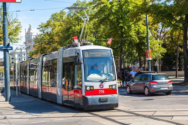 Viyana'da elektrikli tramvay